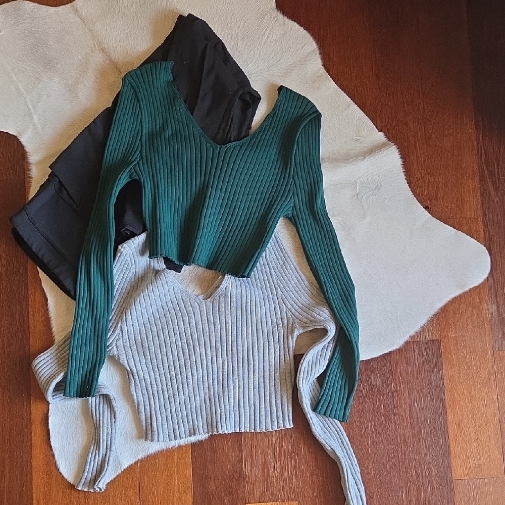 Ribbed V-Neck Lightweight Crop Tops S